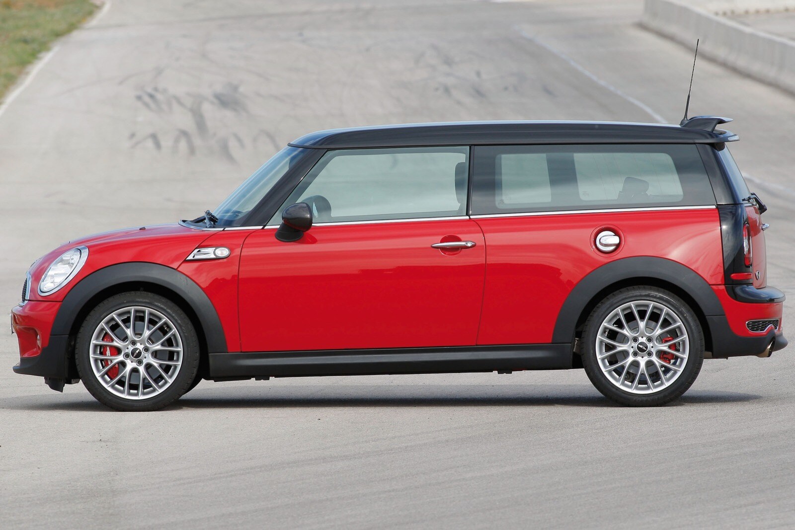 2013 MINI Cooper Clubman exterior F