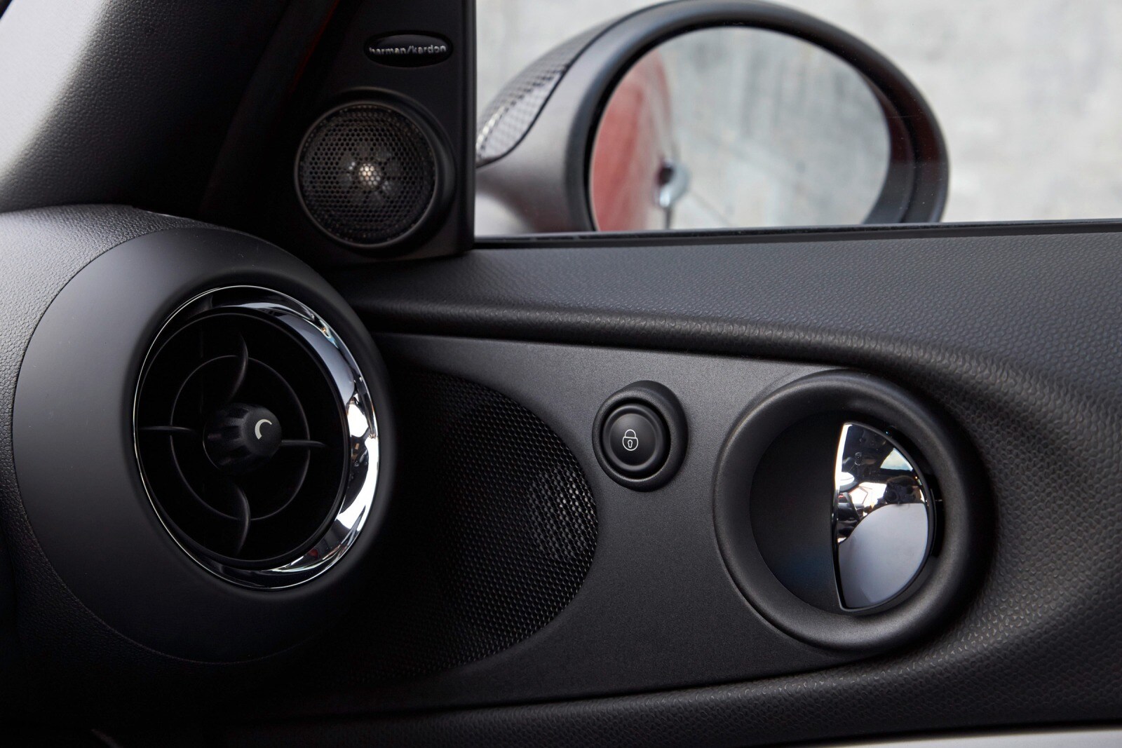 2016 Mini Cooper interior DETAIL