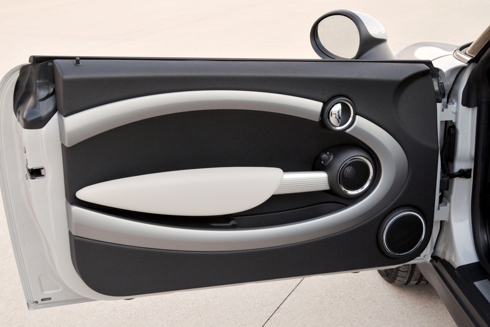 2014 Mini Cooper interior DETAIL