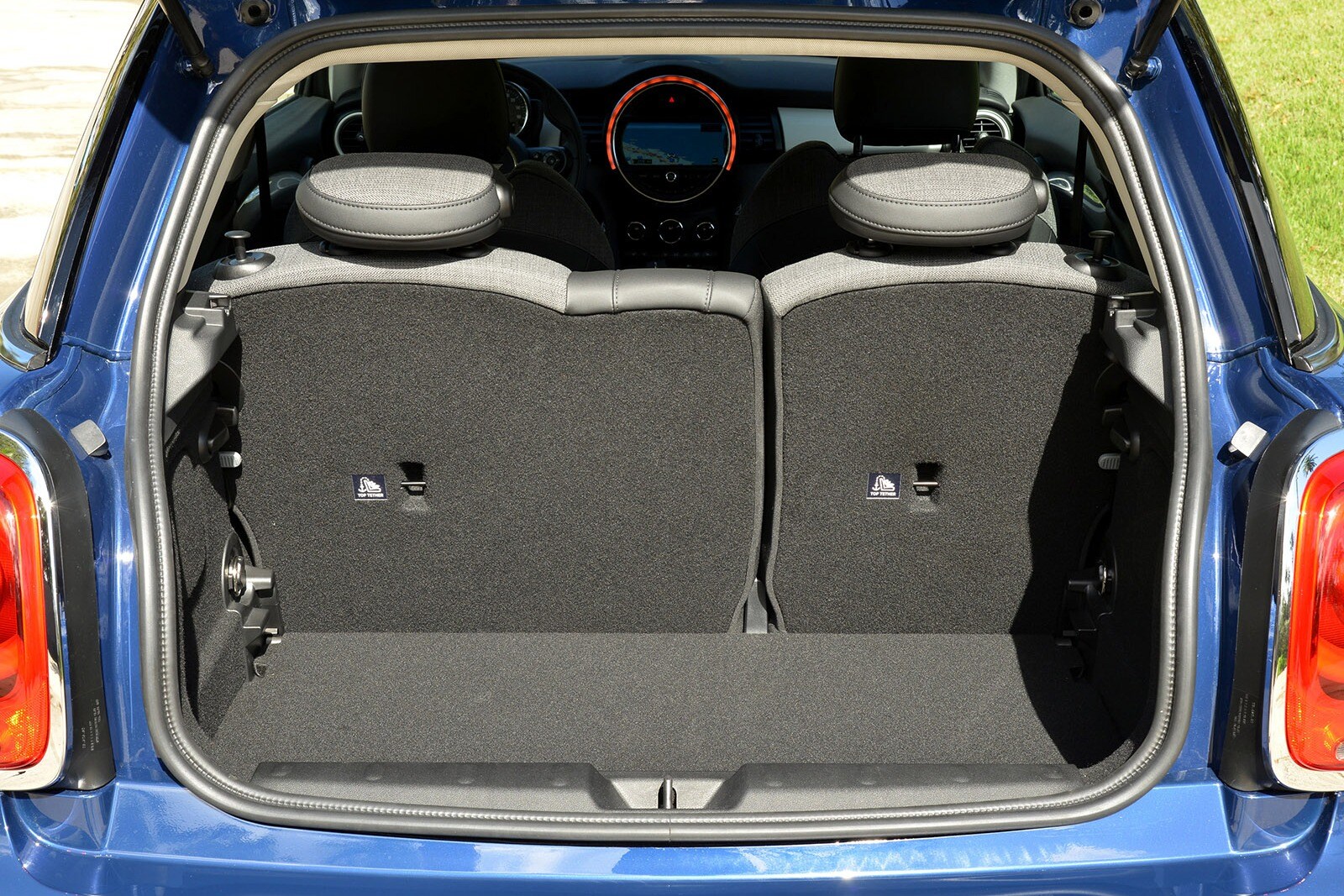 2014 MINI Cooper Clubman front safety CARGO