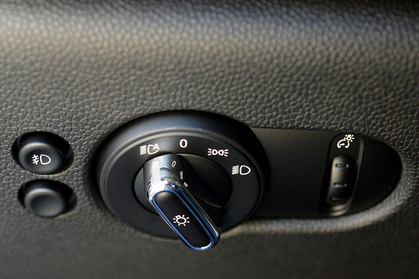 2014 Mini Cooper interior DETAIL