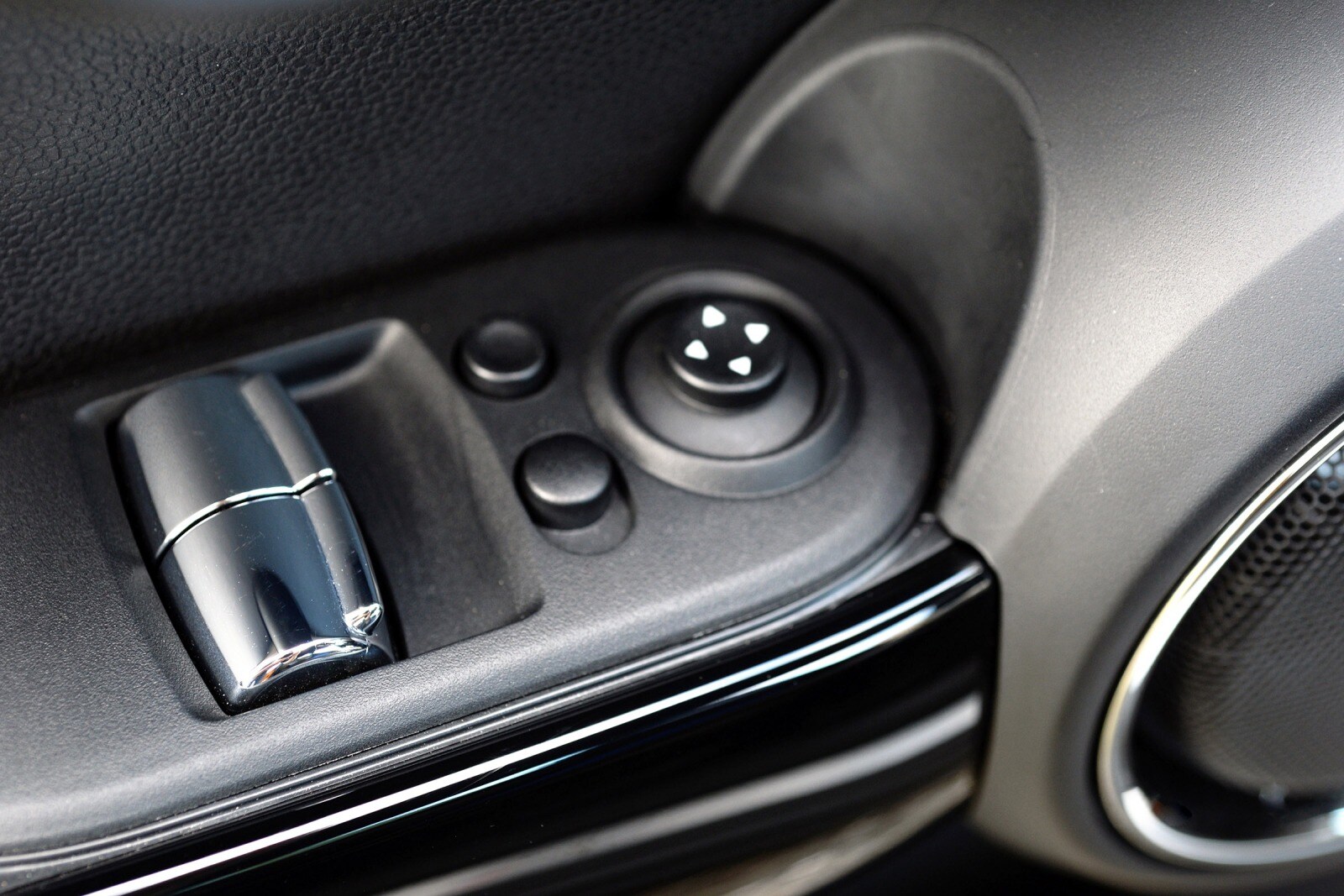 2014 Mini Cooper interior DETAIL