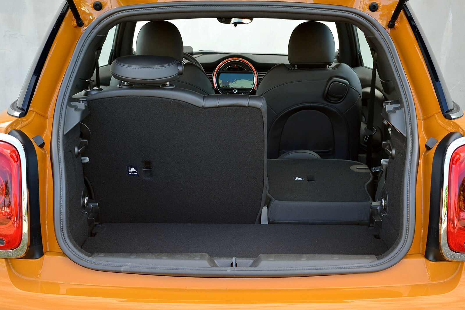 2016 MINI Cooper Clubman front safety CARGO