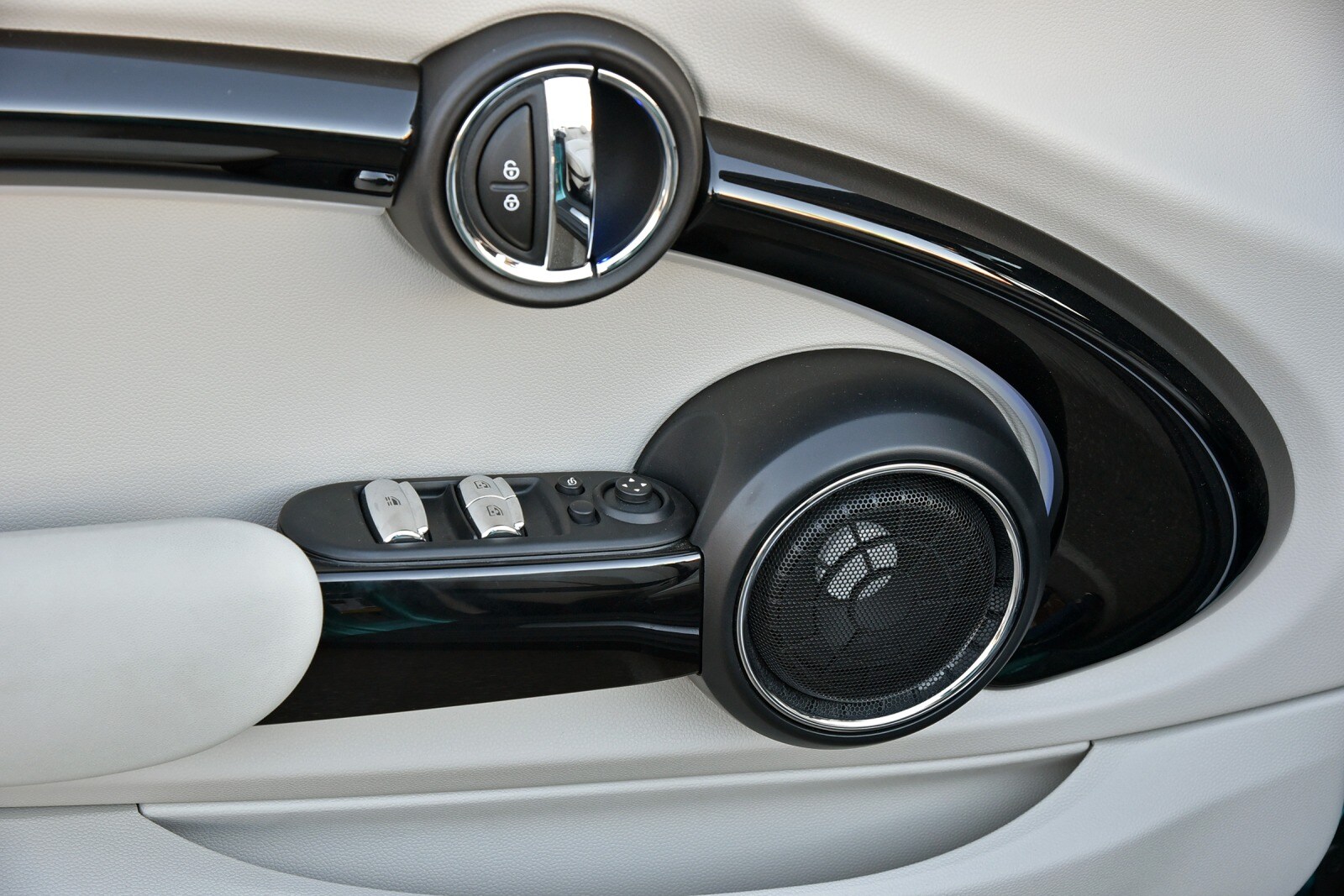 2016 Mini Cooper interior DETAIL