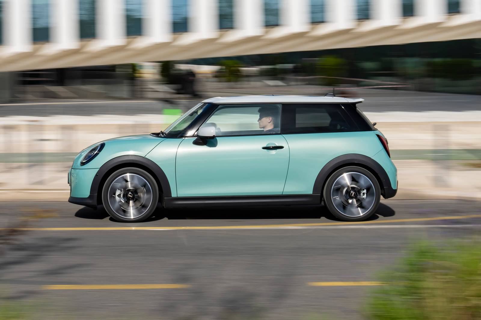 2025 MINI Cooper — OEM photo 4