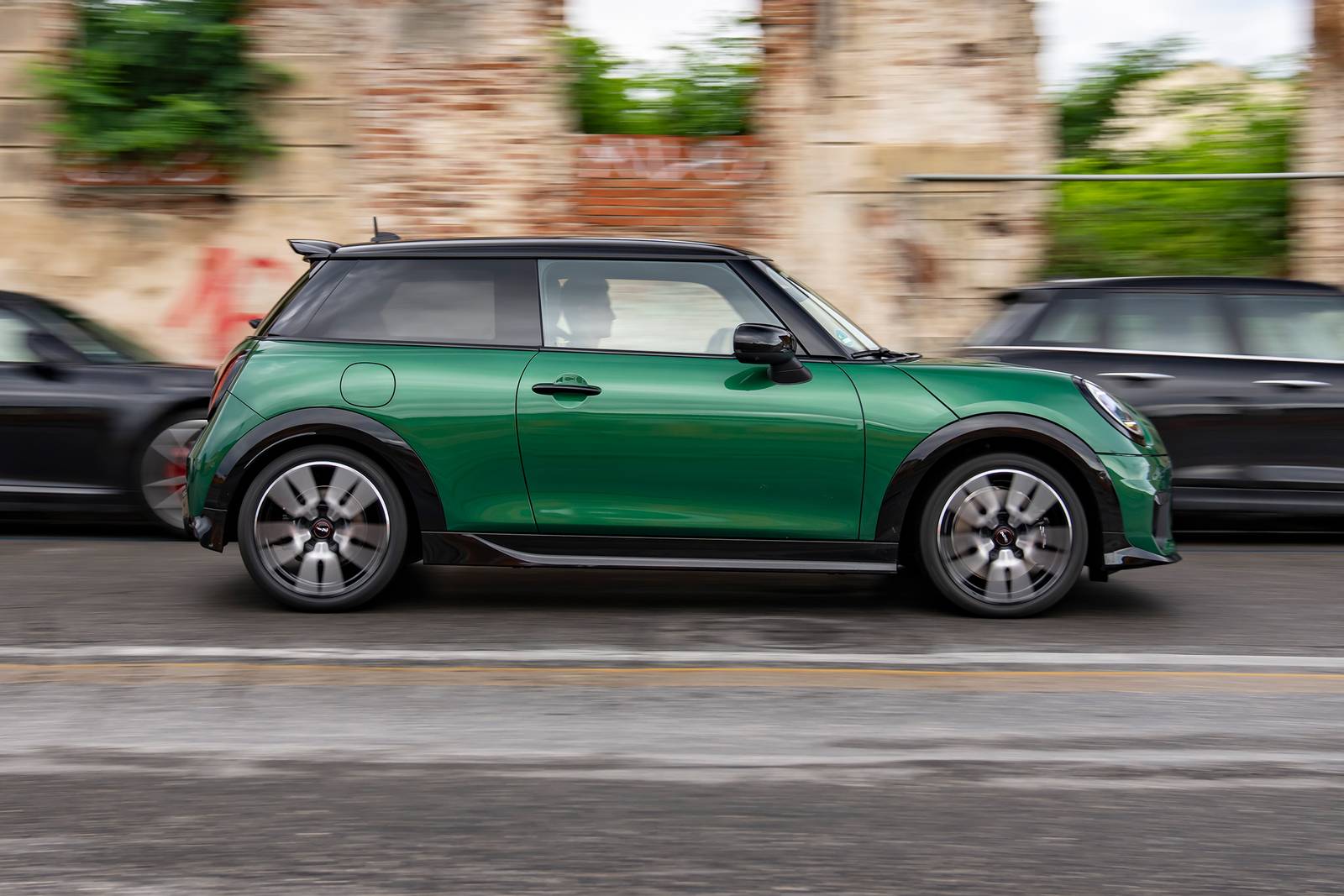 2025 MINI Cooper — OEM photo 3