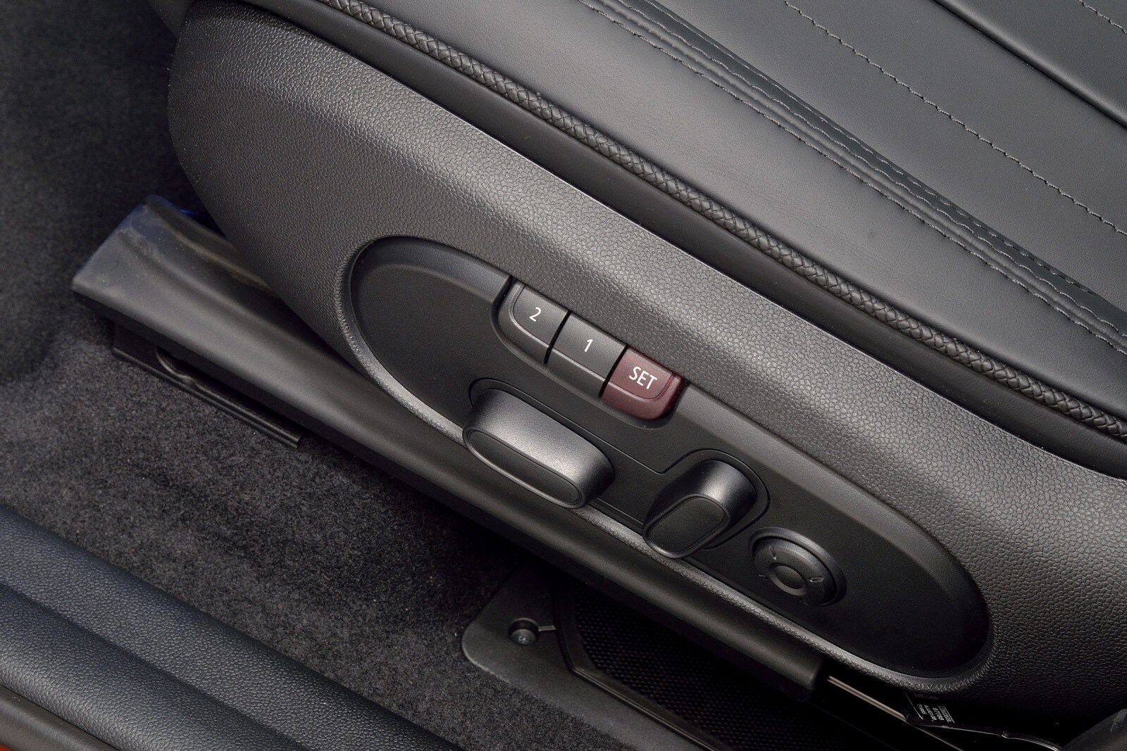 2017 MINI Countryman interior DETAIL