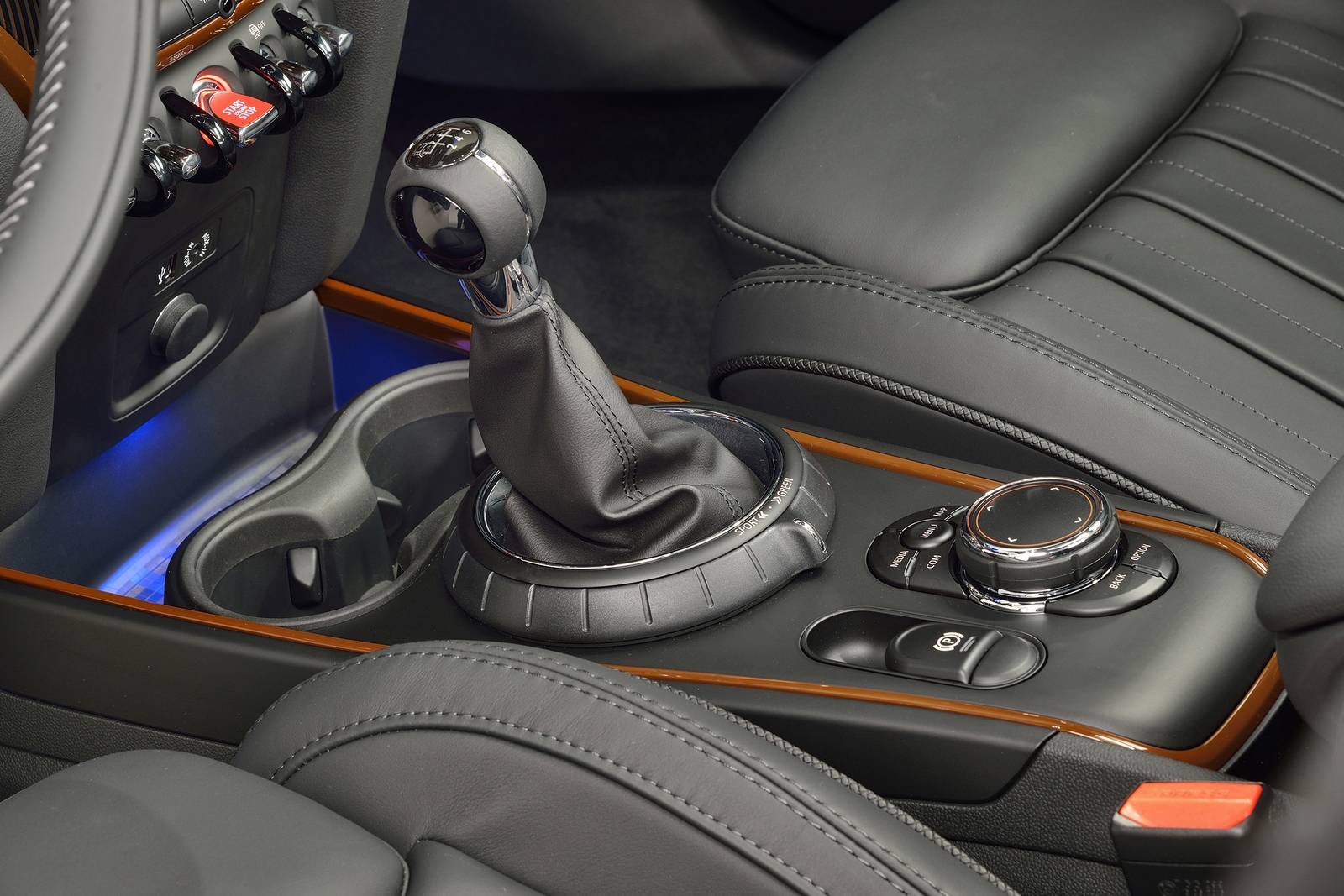 2018 Mini Countryman interior SHF