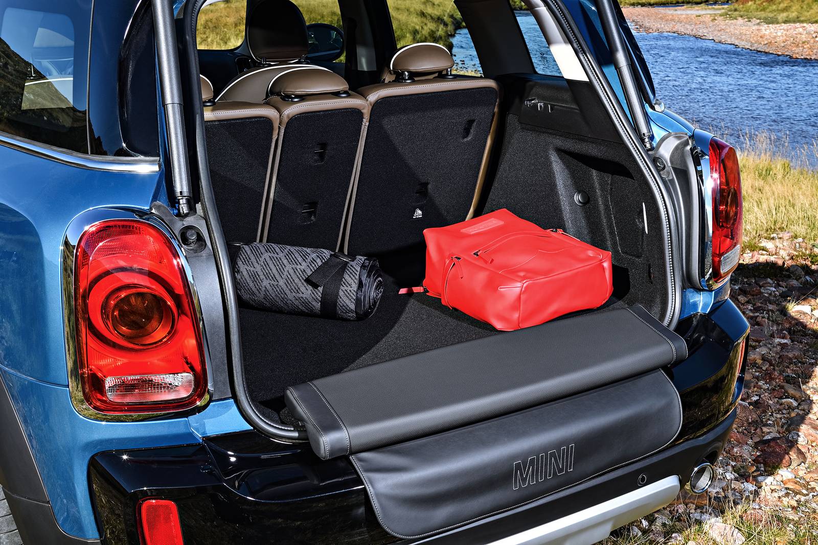 2020 MINI Countryman interior CARGO