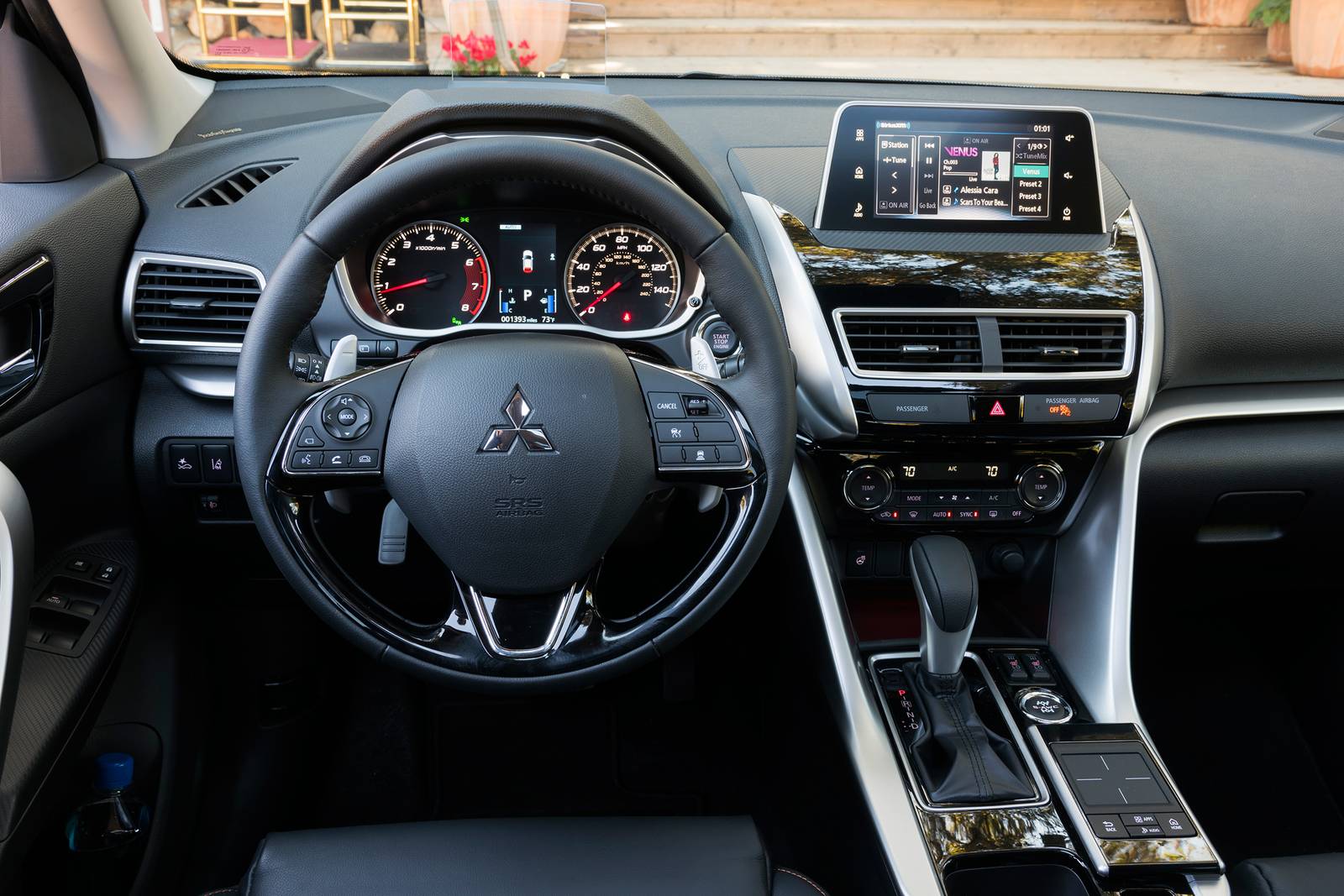 2018 Mitsubishi Eclipse interior SWD