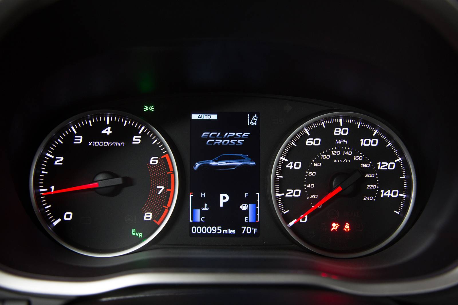 2020 Mitsubishi Eclipse interior G