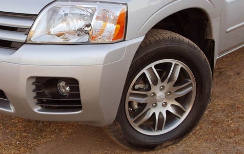 2004 Mitsubishi Endeavor — OEM photo 2