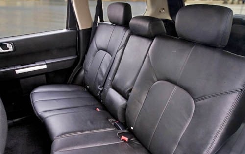 2007 Mitsubishi Endeavor interior RI