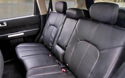2008 Mitsubishi Endeavor interior RI