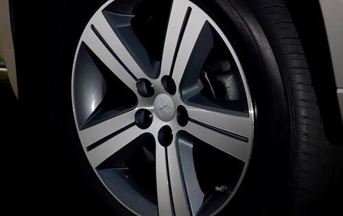 2011 Mitsubishi Endeavor exterior W