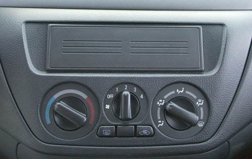 2004 Mitsubishi Lancer interior CC