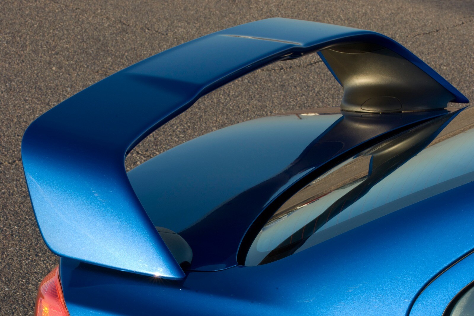 2010 Mitsubishi Lancer Evolution — OEM photo 4