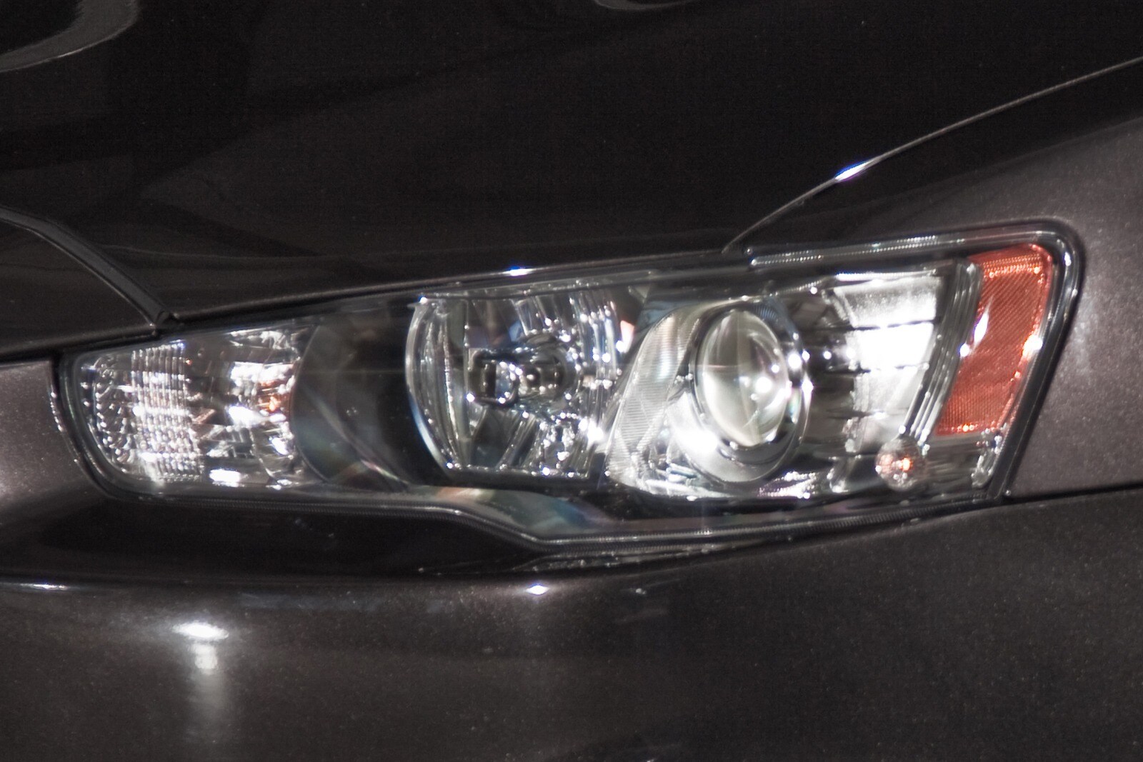 2010 Mitsubishi Lancer Evolution — OEM photo 3