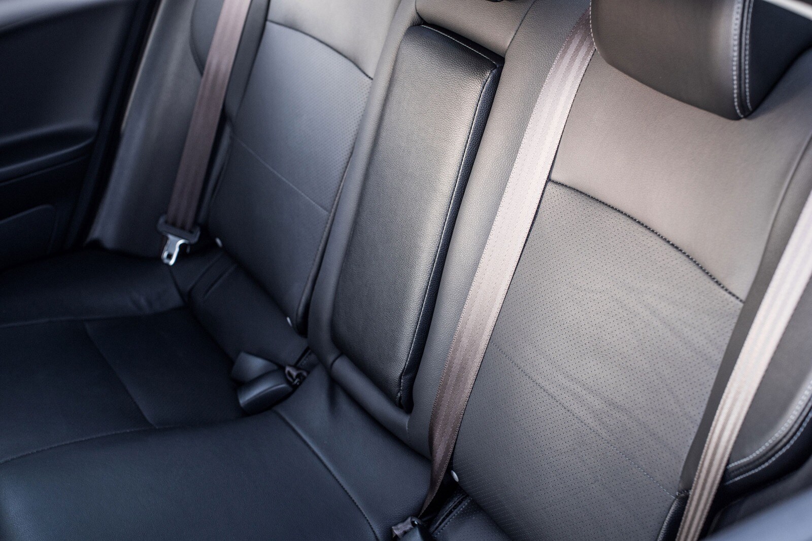 2016 Mitsubishi Lancer interior RI