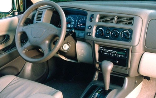 2000 Mitsubishi Montero Sport interior I
