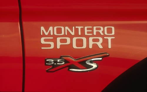 2001 Mitsubishi Montero Sport exterior FBDG