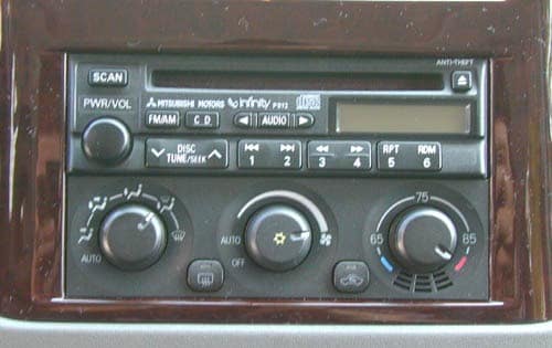 2001 Mitsubishi Montero Sport interior DETAIL