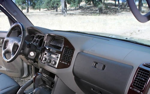 2003 Mitsubishi Montero Sport interior D