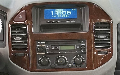 2006 Mitsubishi Montero interior CC