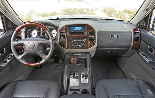 2006 Mitsubishi Montero interior D
