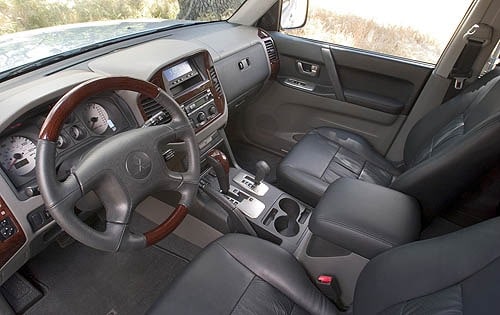 2006 Mitsubishi Montero interior I