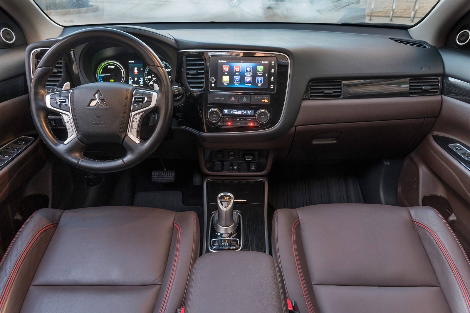 2018 Mitsubishi Outlander interior D