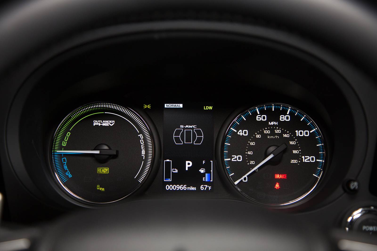 2018 Mitsubishi Outlander interior G