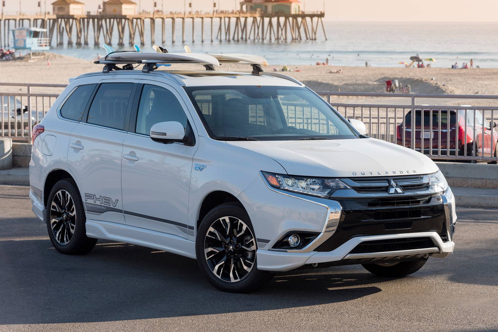 2018 Mitsubishi Outlander exterior LIFE1