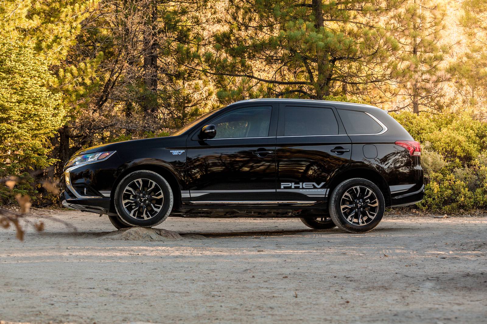 2018 Mitsubishi Outlander exterior S
