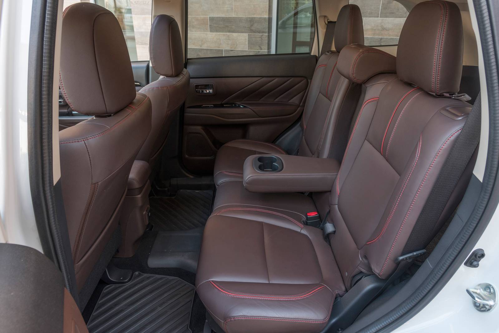 2018 Mitsubishi Outlander interior RI