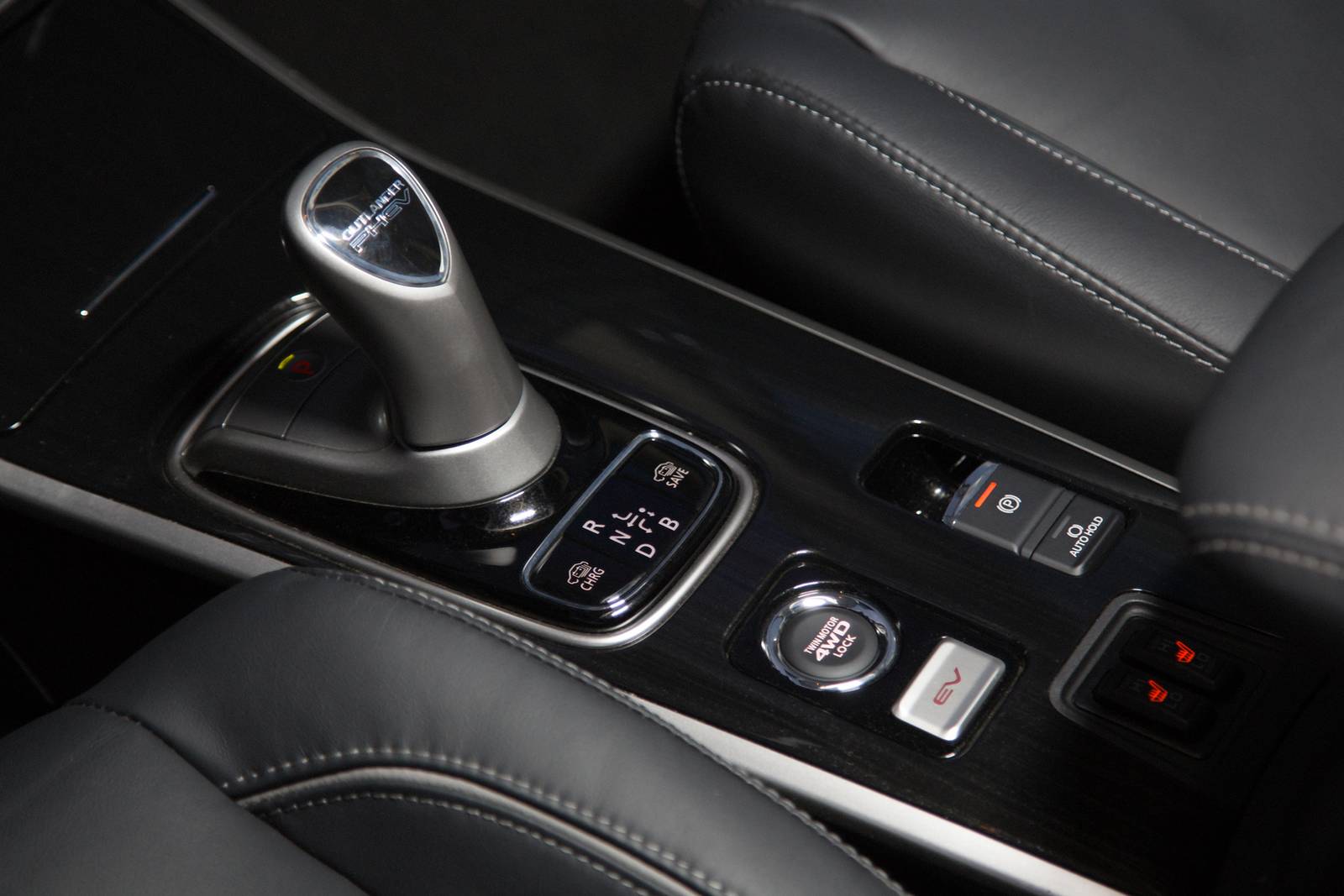 2018 Mitsubishi Outlander interior SHF