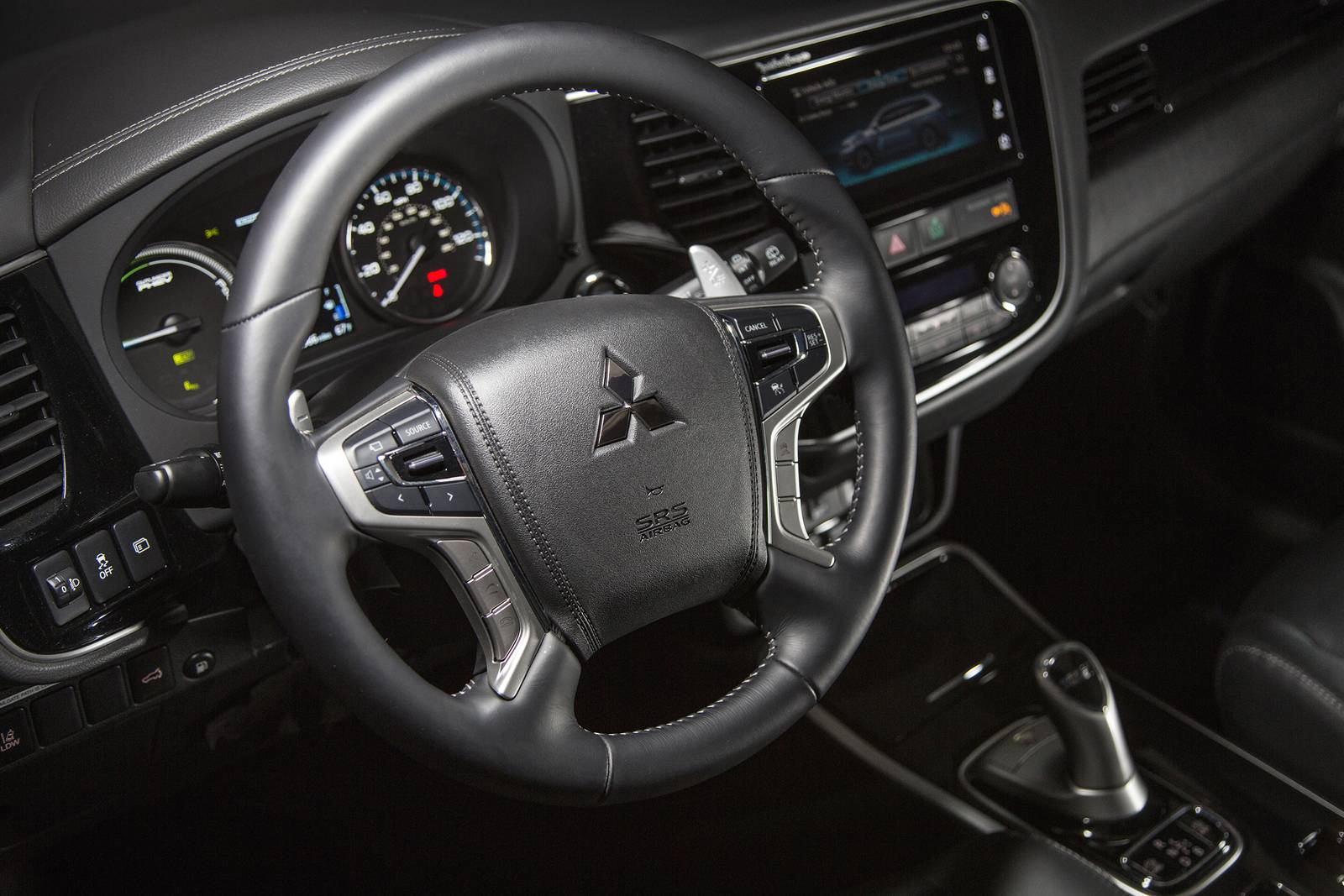2018 Mitsubishi Outlander interior SWD