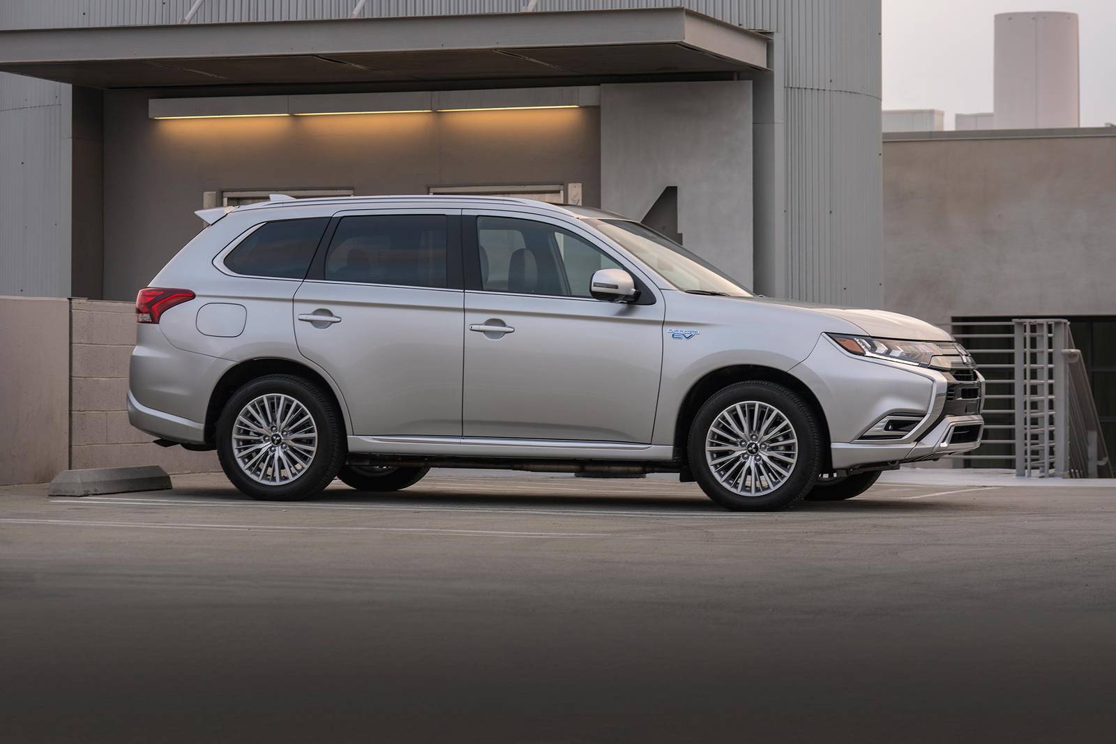 2019 Mitsubishi Outlander exterior S