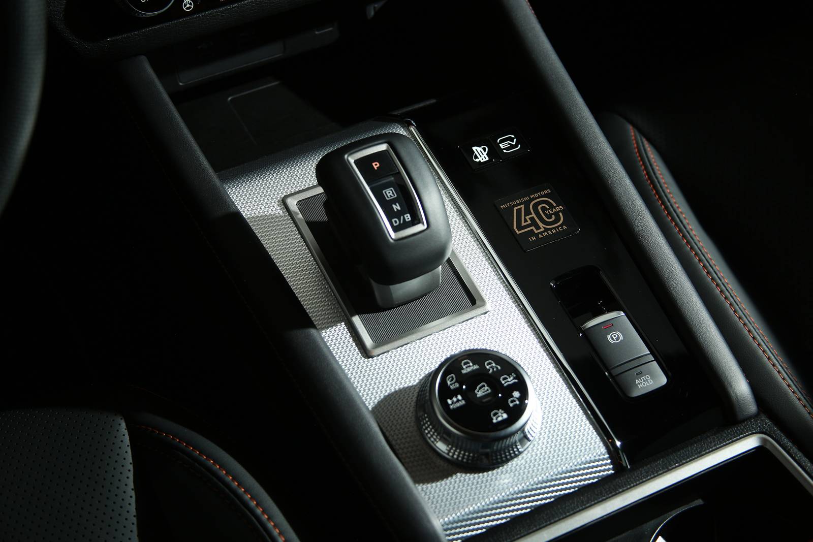 2023 Mitsubishi Outlander interior SHF