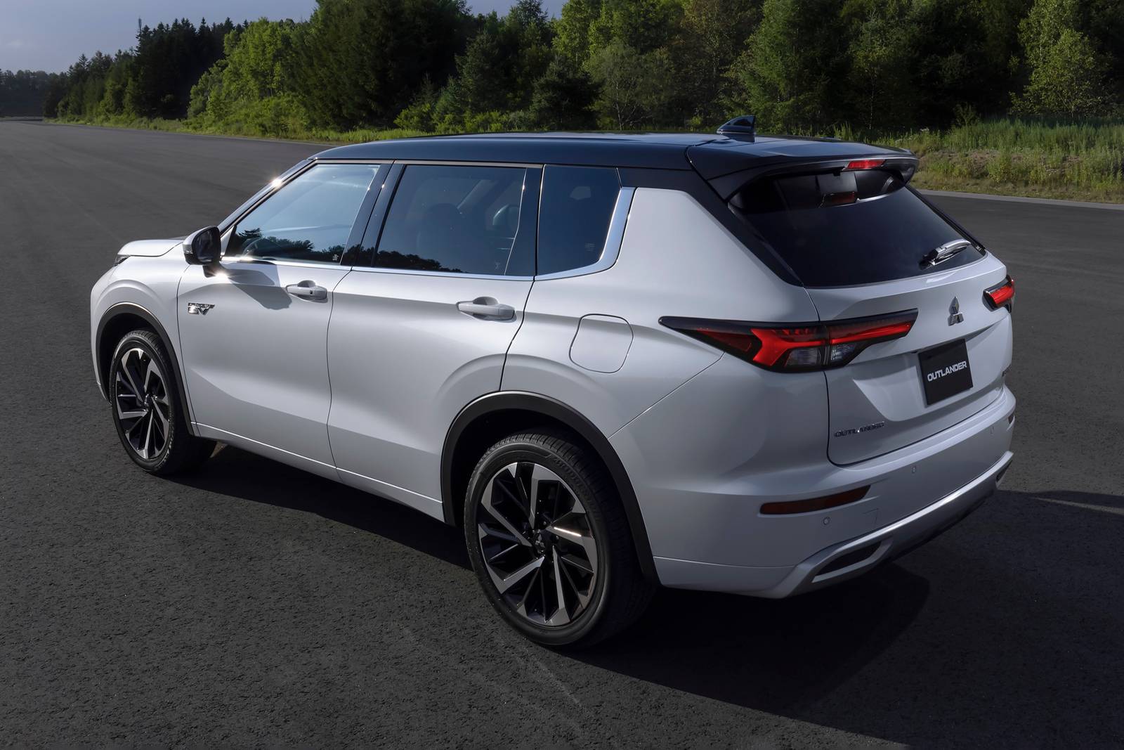 2023 Mitsubishi Outlander exterior FQ