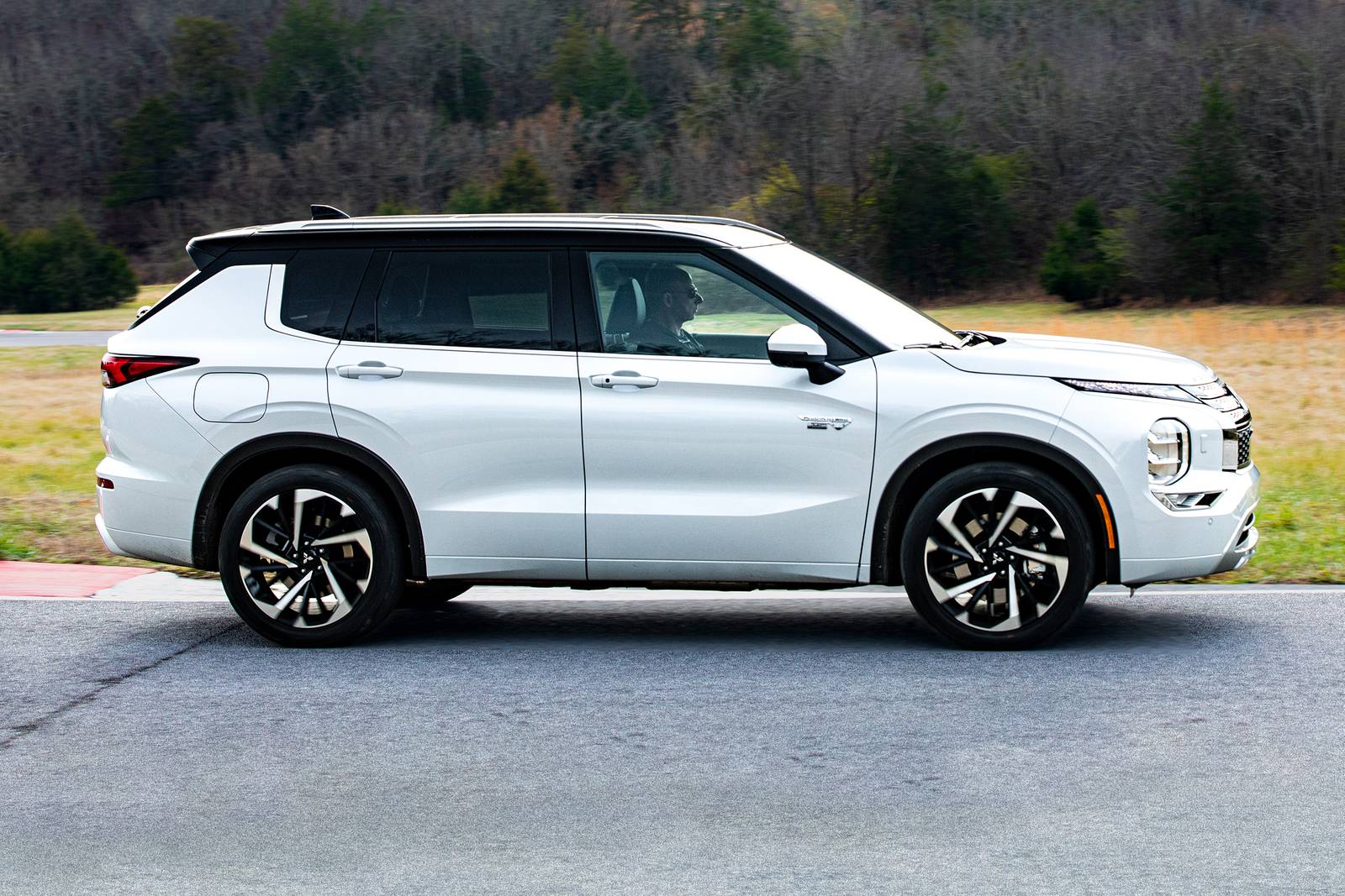 2023 Mitsubishi Outlander exterior S