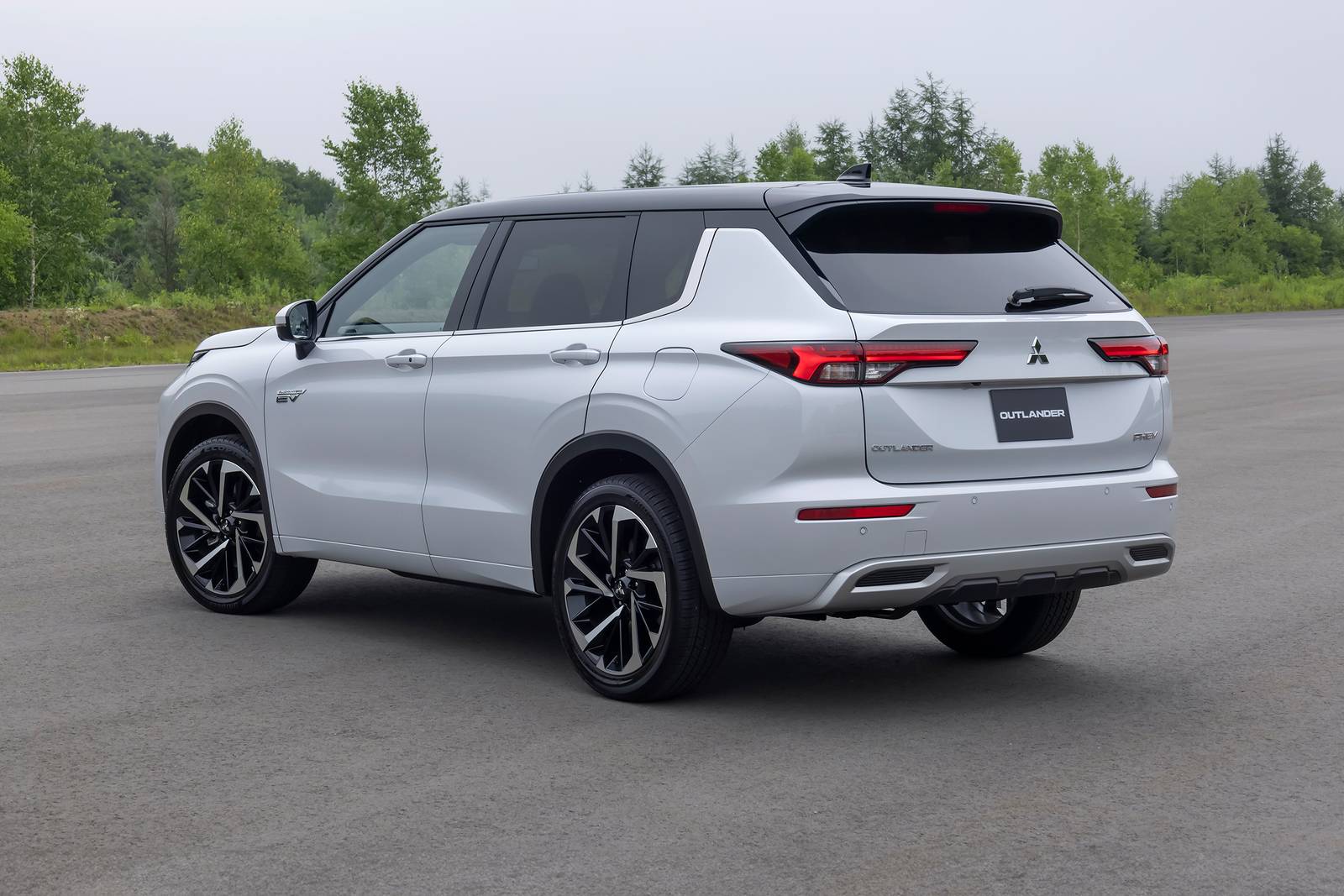 2025 Mitsubishi Outlander exterior F