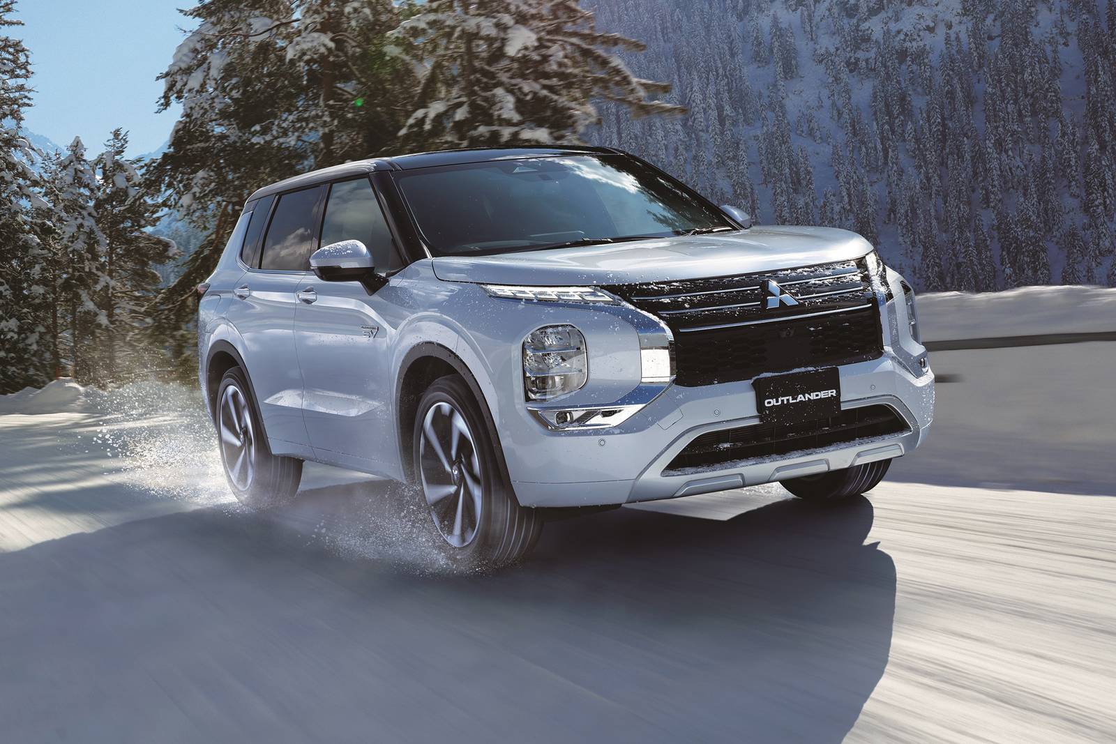 2025 Mitsubishi Outlander exterior LIFE1