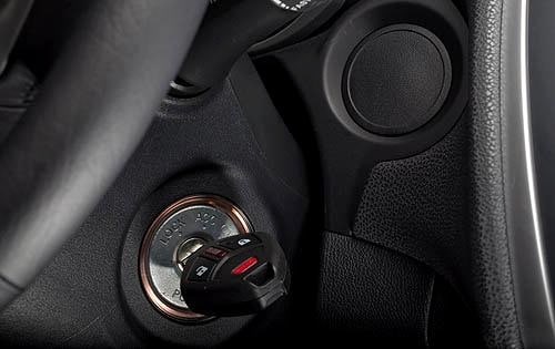 2011 Mitsubishi Outlander interior DETAIL