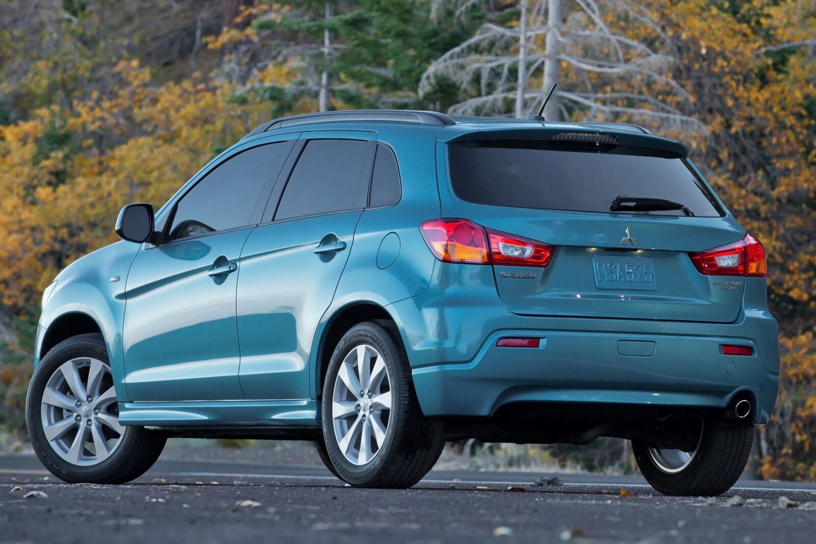 2012 Mitsubishi Outlander exterior F