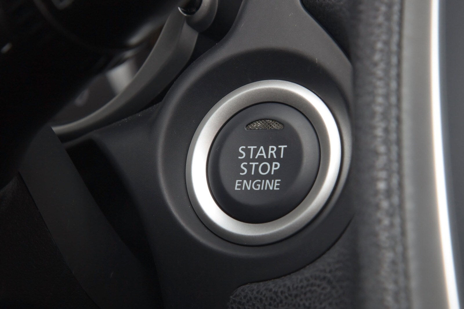 2012 Mitsubishi Outlander front safety DETAIL