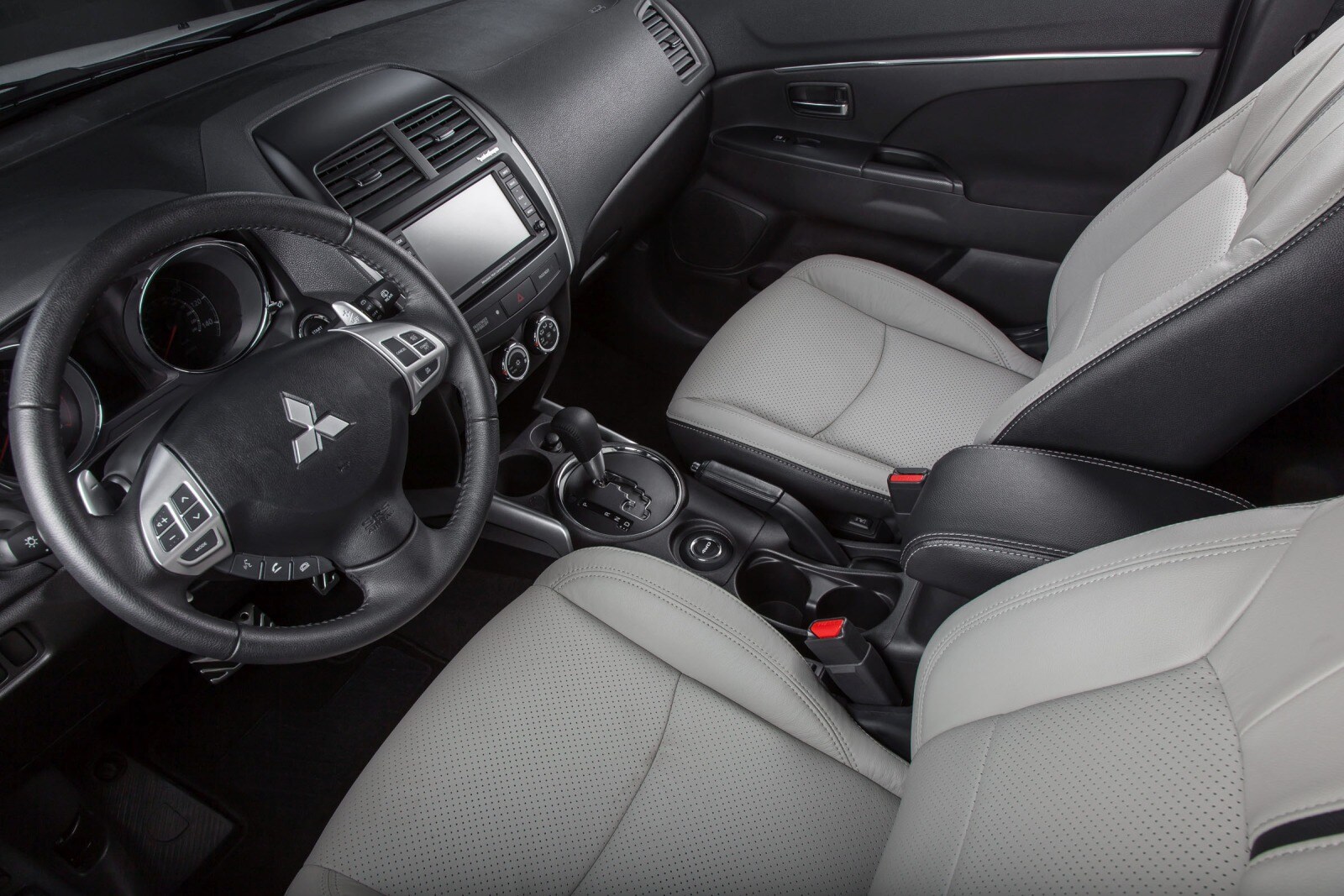 2013 Mitsubishi Outlander interior I