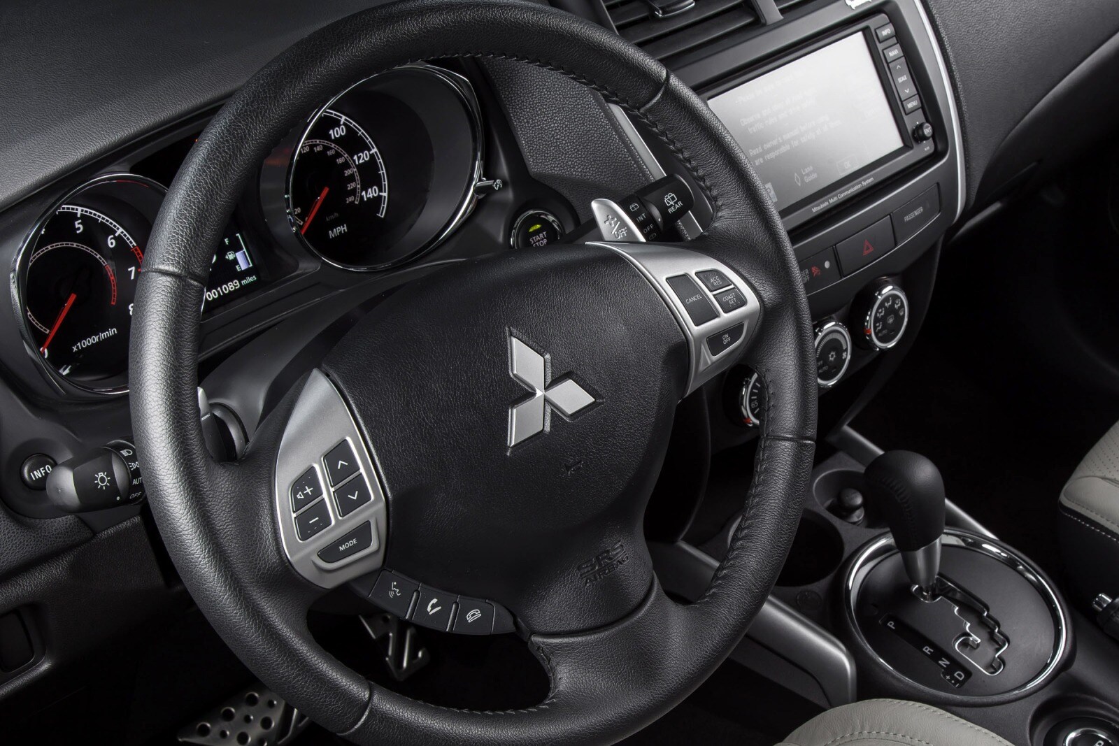 2013 Mitsubishi Outlander interior SWD