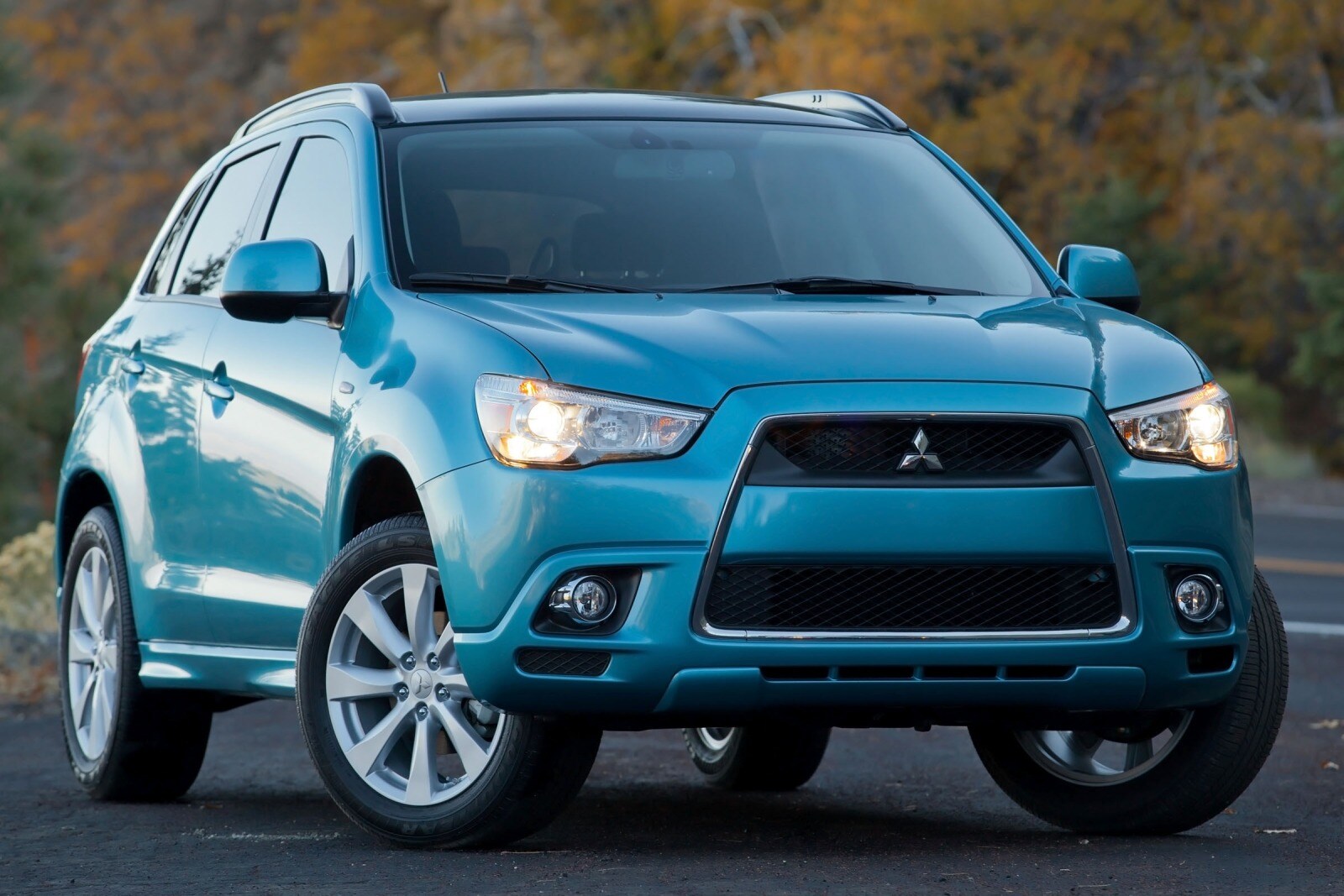 2013 Mitsubishi Outlander exterior F