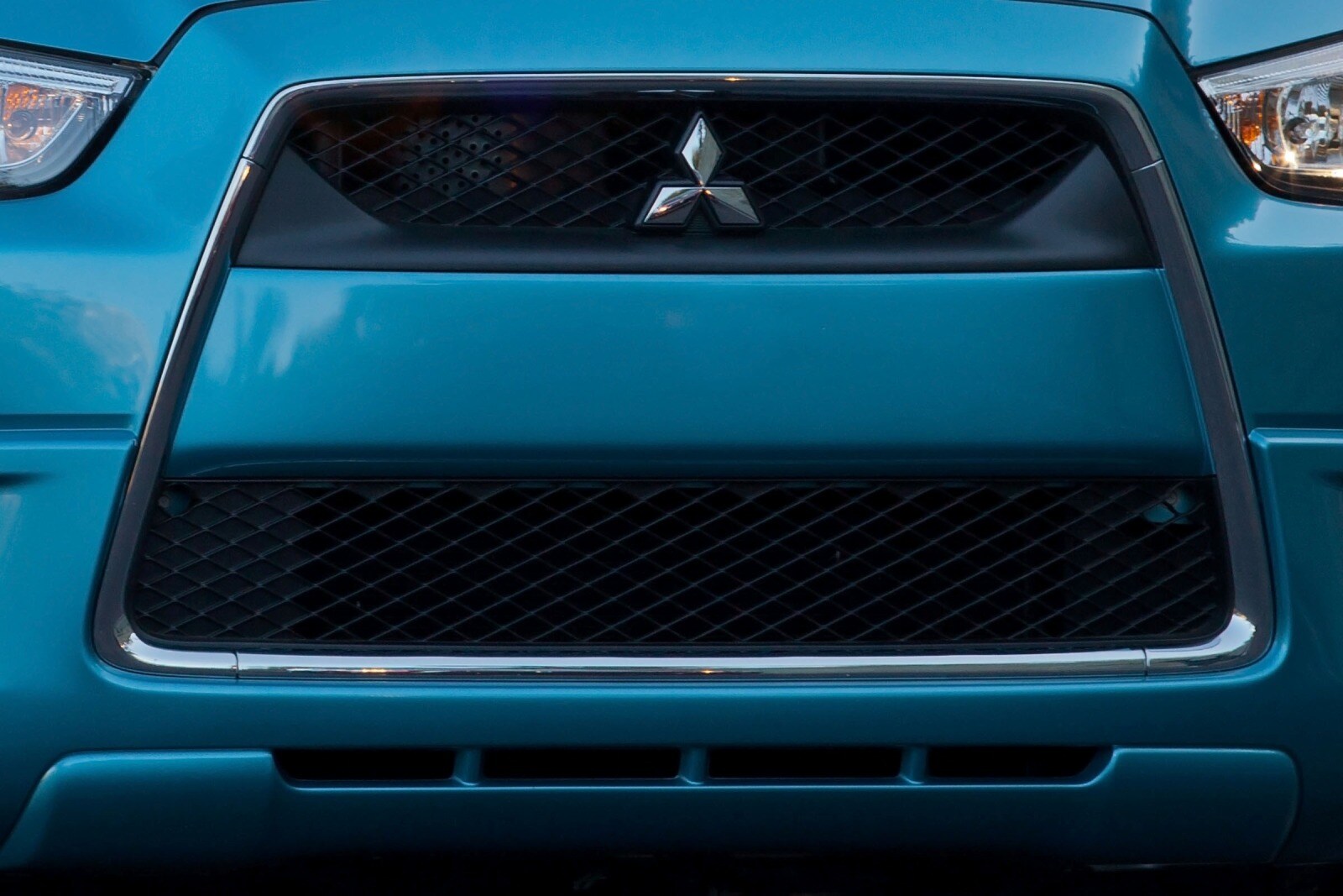 2013 Mitsubishi Outlander exterior FBDG